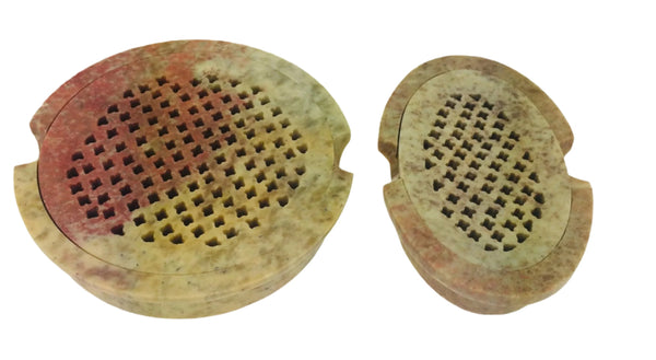 Soapstone soap dish with removable tray and drainage holes, self-draining soap holder for easy cleaning and longer-lasting soap. Image shows both round and oval dishes.